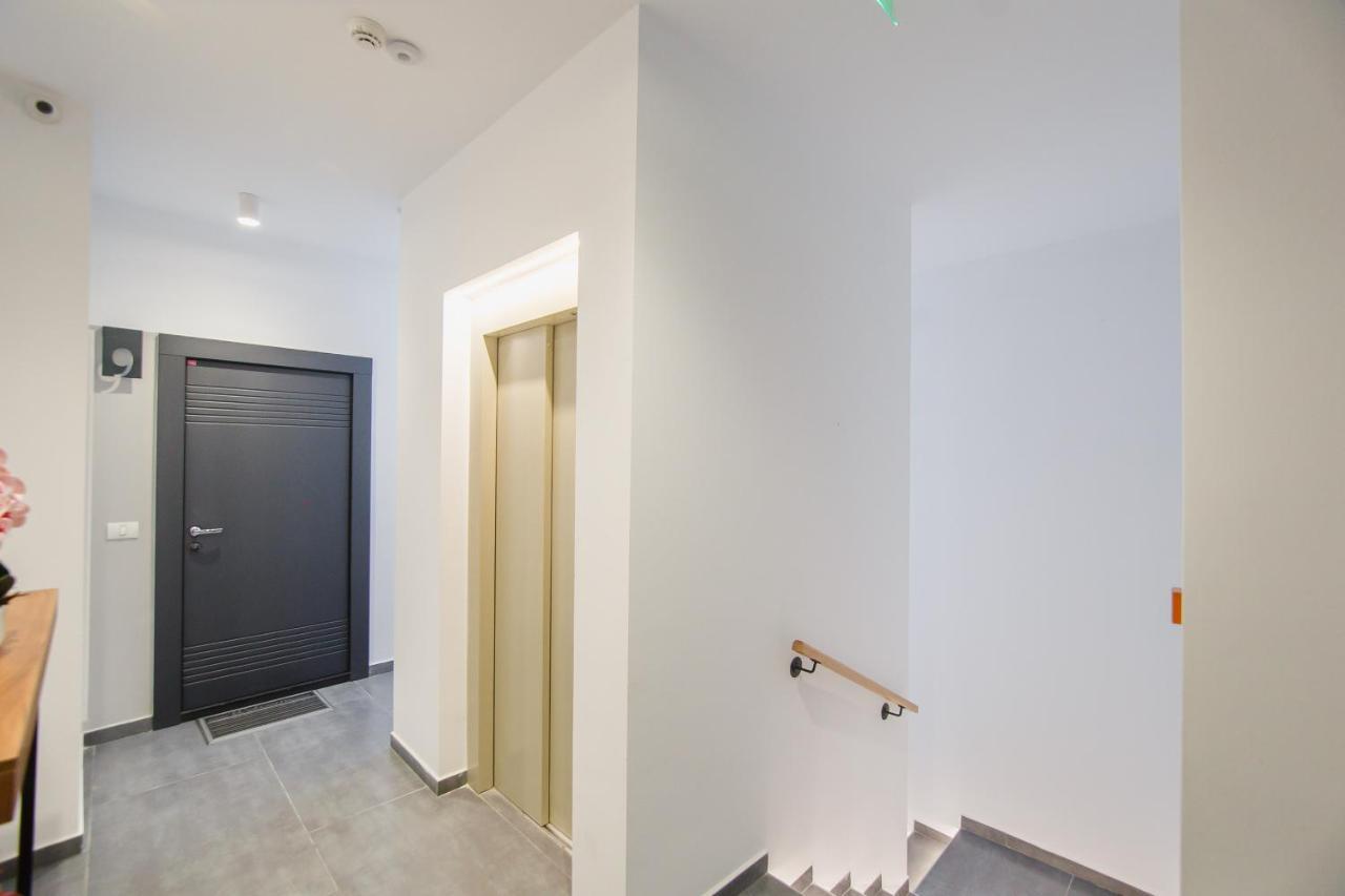 Skylight Loft Near City Center Oradea Exterior photo