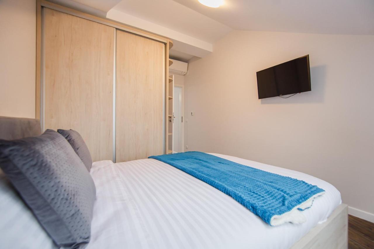 Skylight Loft Near City Center Oradea Exterior photo